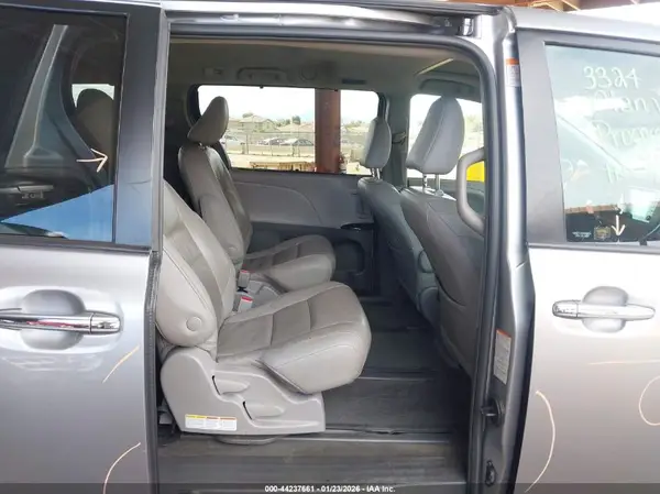 5TDDZ3DC9JS194491 2018 TOYOTA SIENNA - Image 8