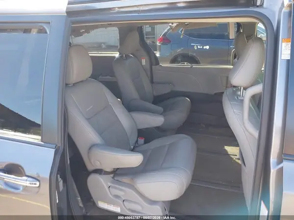 5TDDZ3DC9JS194880 2018 TOYOTA SIENNA - Image 8
