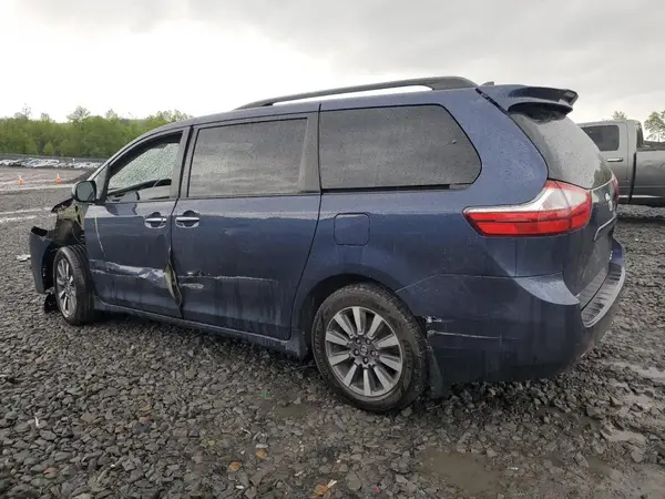 5TDDZ3DC9JS196337 2018 TOYOTA SIENNA - Image 2