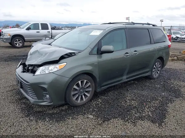 5TDDZ3DC9JS197942 2018 TOYOTA SIENNA - Image 2