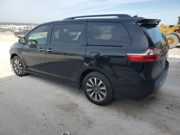 5TDDZ3DC9JS206770 2018 TOYOTA SIENNA - Image 2