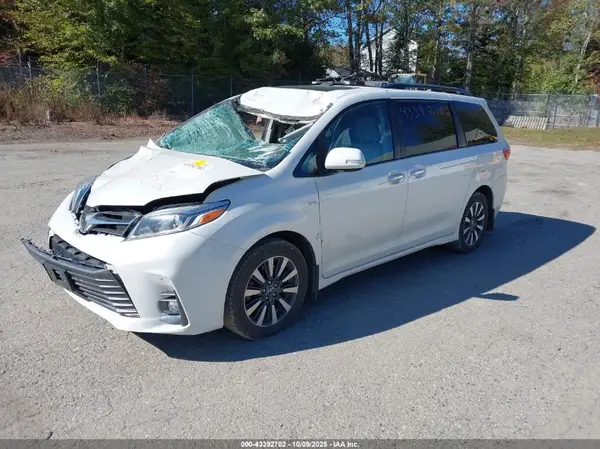 5TDDZ3DC9JS206879 2018 TOYOTA SIENNA - Image 2