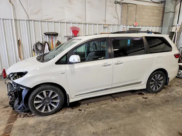 5TDDZ3DC9JS207305 2018 TOYOTA SIENNA - Image 1