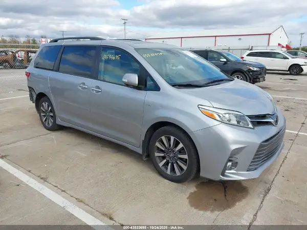 5TDDZ3DC9JS208163 2018 TOYOTA SIENNA - Image 1