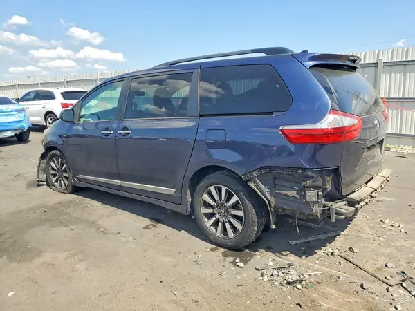 5TDDZ3DC9JS209085 2018 TOYOTA SIENNA - Image 2