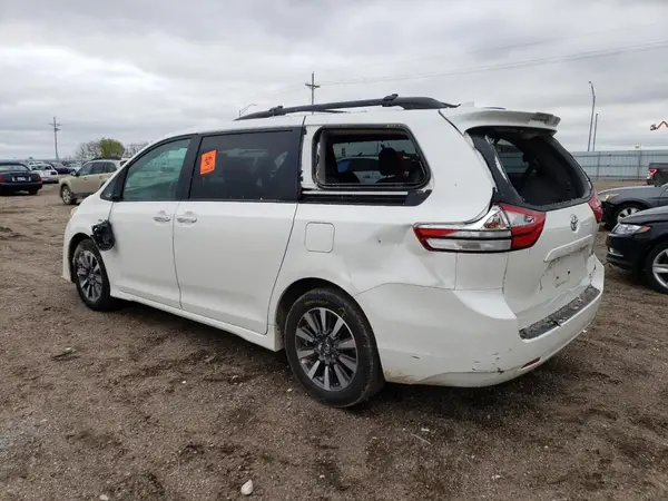 5TDDZ3DC9KS210822 2019 TOYOTA SIENNA - Image 2