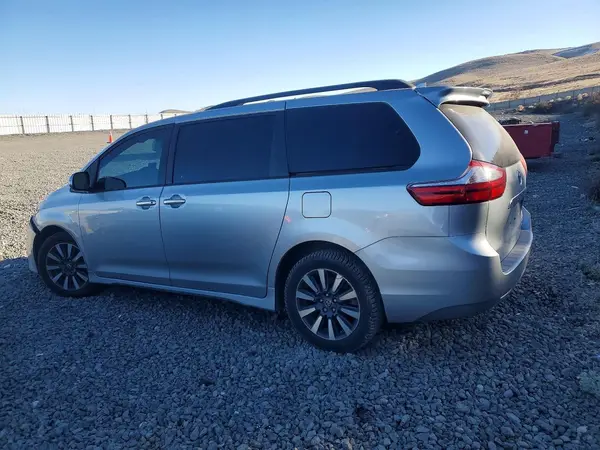 5TDDZ3DC9KS211775 2019 TOYOTA SIENNA - Image 2