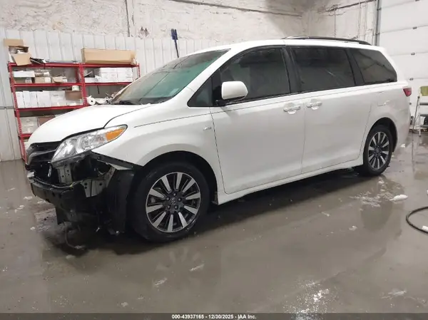 5TDDZ3DC9KS214675 2019 TOYOTA SIENNA - Image 2