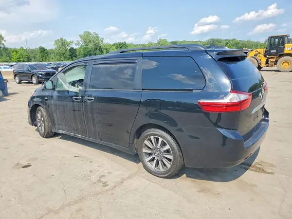 5TDDZ3DC9KS214725 2019 TOYOTA SIENNA - Image 2