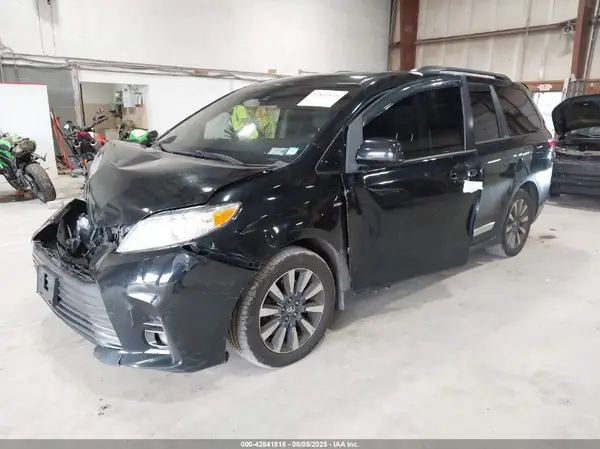 5TDDZ3DC9KS215843 2019 TOYOTA SIENNA - Image 2