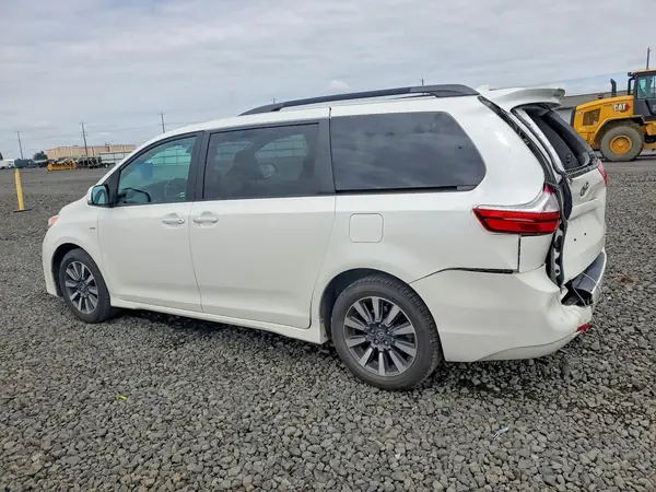 5TDDZ3DC9KS216040 2019 TOYOTA SIENNA - Image 2
