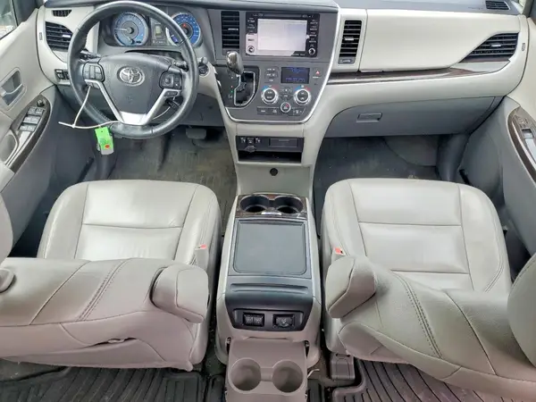 5TDDZ3DC9KS216040 2019 TOYOTA SIENNA - Image 8