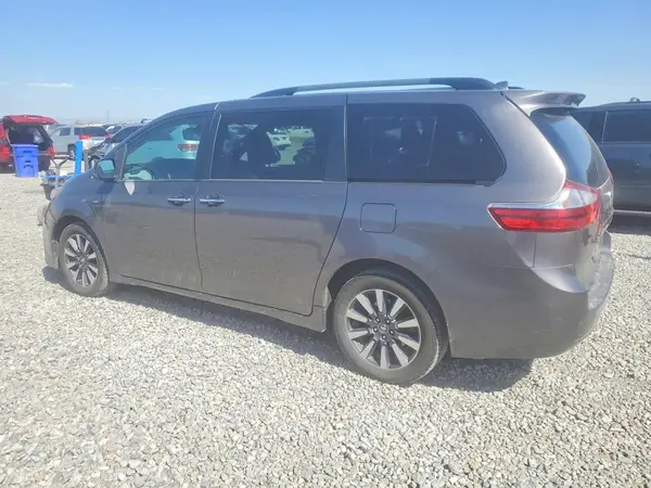 5TDDZ3DC9KS216684 2019 TOYOTA SIENNA - Image 2