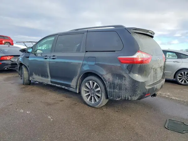 5TDDZ3DC9KS218242 2019 TOYOTA SIENNA - Image 2