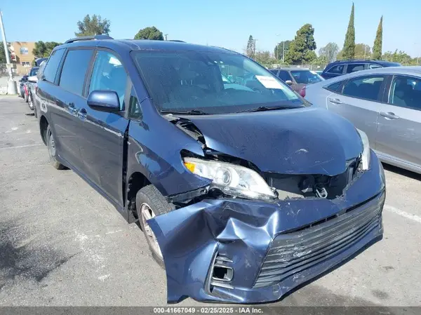 5TDDZ3DC9KS220976 2019 TOYOTA SIENNA - Image 1