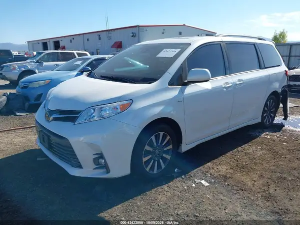 5TDDZ3DC9KS225532 2019 TOYOTA SIENNA - Image 2
