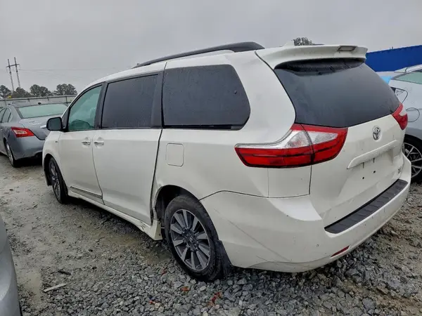 5TDDZ3DC9KS226292 2019 TOYOTA SIENNA - Image 2
