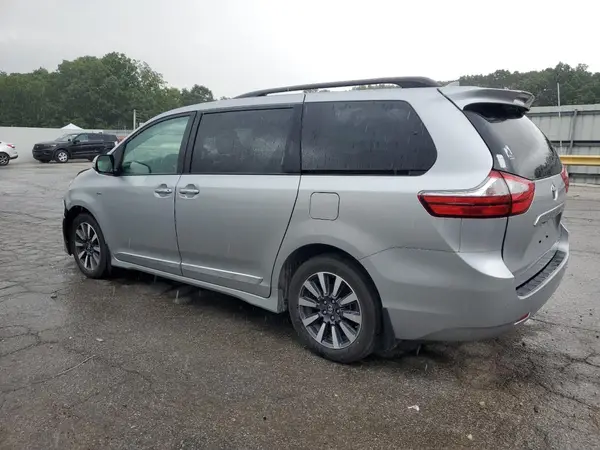 5TDDZ3DC9KS227779 2019 TOYOTA SIENNA - Image 2