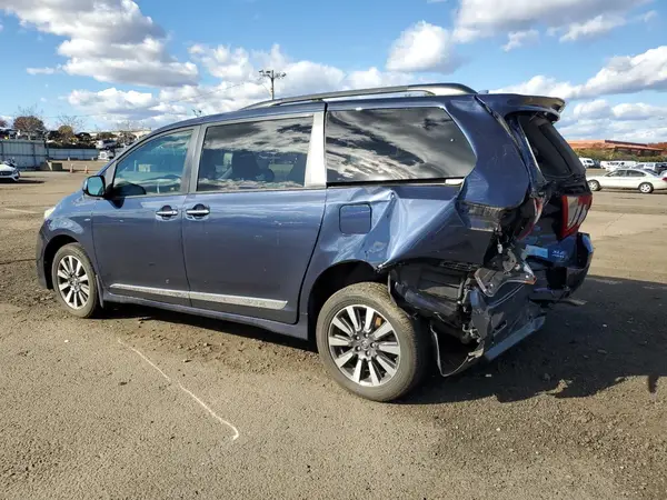 5TDDZ3DC9KS227832 2019 TOYOTA SIENNA - Image 2