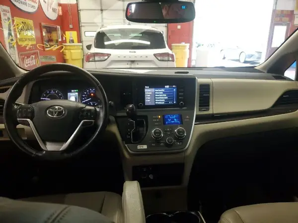 5TDDZ3DC9LS232403 2020 TOYOTA SIENNA - Image 2