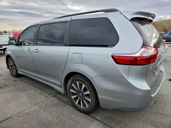 5TDDZ3DC9LS240100 2020 TOYOTA SIENNA - Image 2