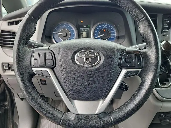 5TDDZ3DC9LS240453 2020 TOYOTA SIENNA - Image 2