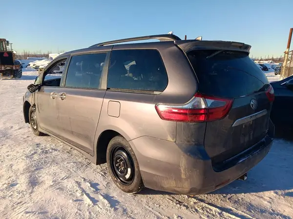 5TDDZ3DC9LS246754 2020 TOYOTA SIENNA - Image 2