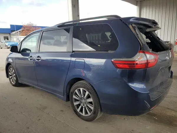 5TDDZ3DC9LS249492 2020 TOYOTA SIENNA - Image 2