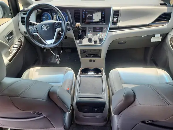5TDDZ3DCXHS146458 2017 TOYOTA SIENNA - Image 8