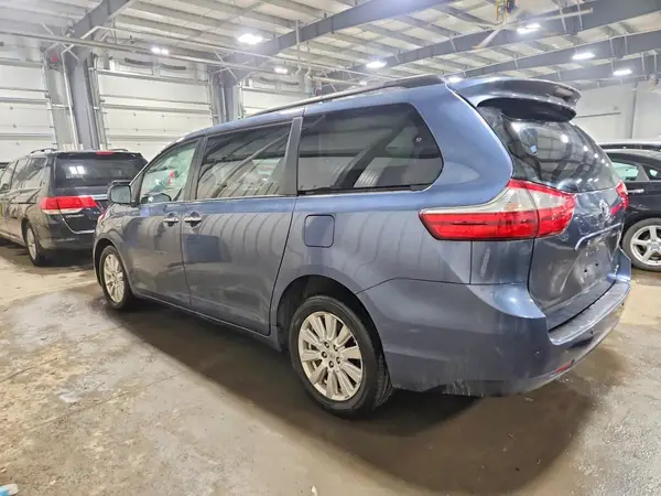 5TDDZ3DCXHS148520 2017 TOYOTA SIENNA - Image 2