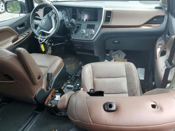 5TDDZ3DCXHS151806 2017 TOYOTA SIENNA - Image 8