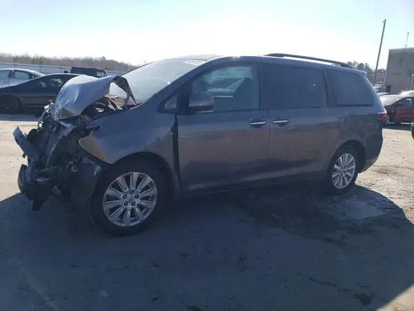 5TDDZ3DCXHS154270 2017 TOYOTA SIENNA - Image 1
