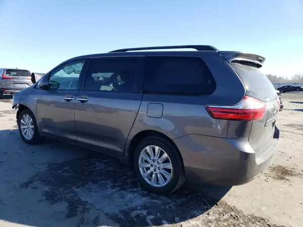 5TDDZ3DCXHS154270 2017 TOYOTA SIENNA - Image 2