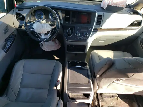 5TDDZ3DCXHS154270 2017 TOYOTA SIENNA - Image 8
