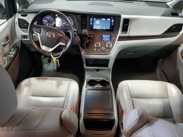 5TDDZ3DCXHS154396 2017 TOYOTA SIENNA - Image 8