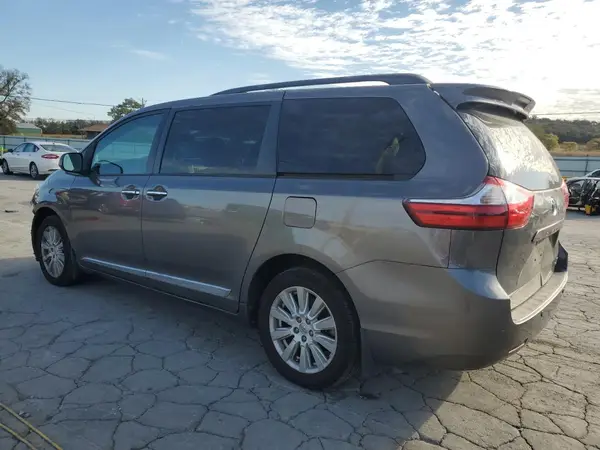 5TDDZ3DCXHS156312 2017 TOYOTA SIENNA - Image 2