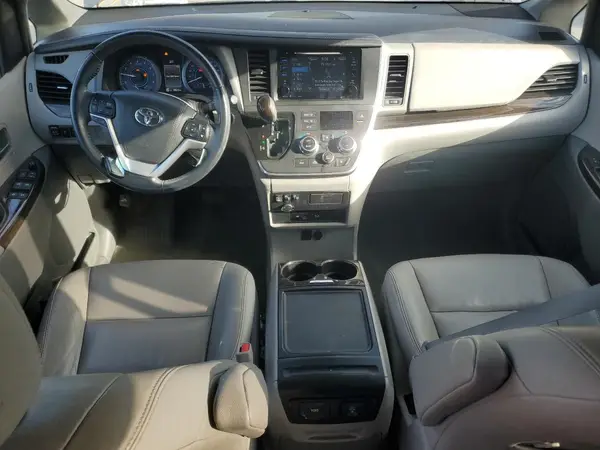 5TDDZ3DCXHS156312 2017 TOYOTA SIENNA - Image 8