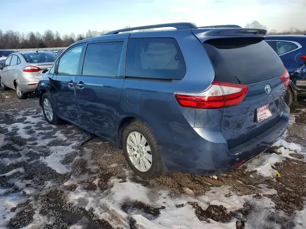 5TDDZ3DCXHS156519 2017 TOYOTA SIENNA - Image 2