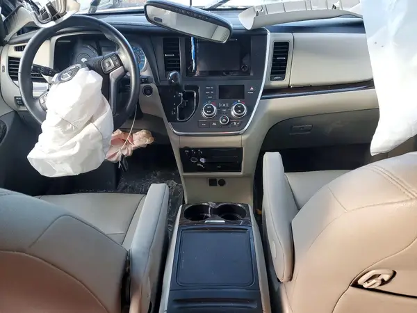 5TDDZ3DCXHS156519 2017 TOYOTA SIENNA - Image 8