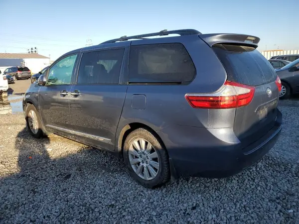 5TDDZ3DCXHS156665 2017 TOYOTA SIENNA - Image 2