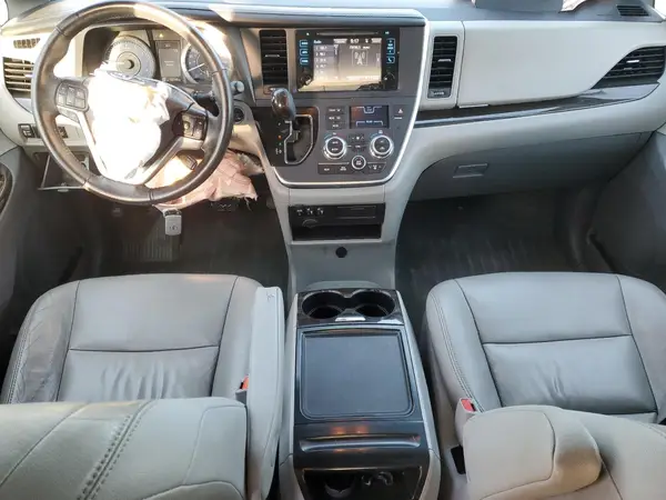 5TDDZ3DCXHS156665 2017 TOYOTA SIENNA - Image 8
