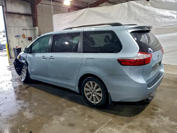 5TDDZ3DCXHS157606 2017 TOYOTA SIENNA - Image 2
