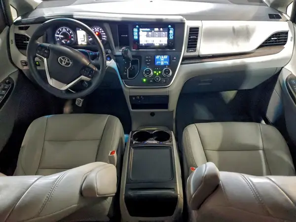 5TDDZ3DCXHS157606 2017 TOYOTA SIENNA - Image 8