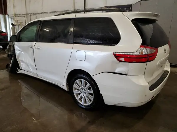 5TDDZ3DCXHS157900 2017 TOYOTA SIENNA - Image 2