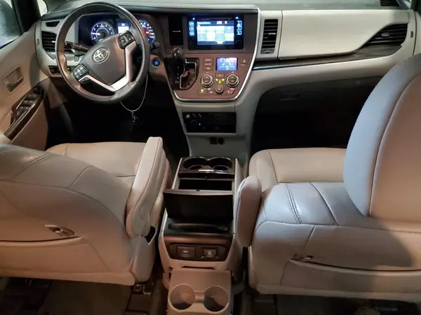 5TDDZ3DCXHS157900 2017 TOYOTA SIENNA - Image 8