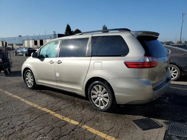 5TDDZ3DCXHS158304 2017 TOYOTA SIENNA - Image 2