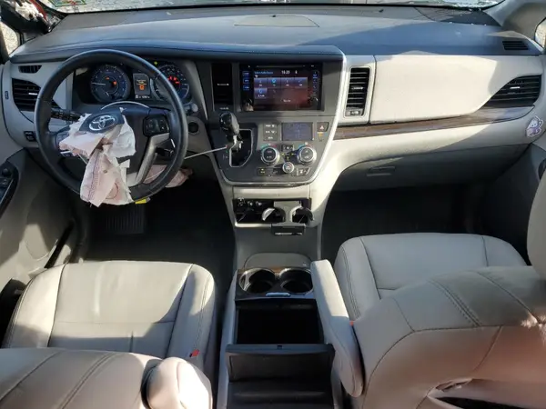 5TDDZ3DCXHS165849 2017 TOYOTA SIENNA - Image 8