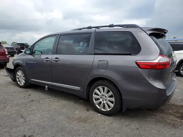 5TDDZ3DCXHS166483 2017 TOYOTA SIENNA - Image 2