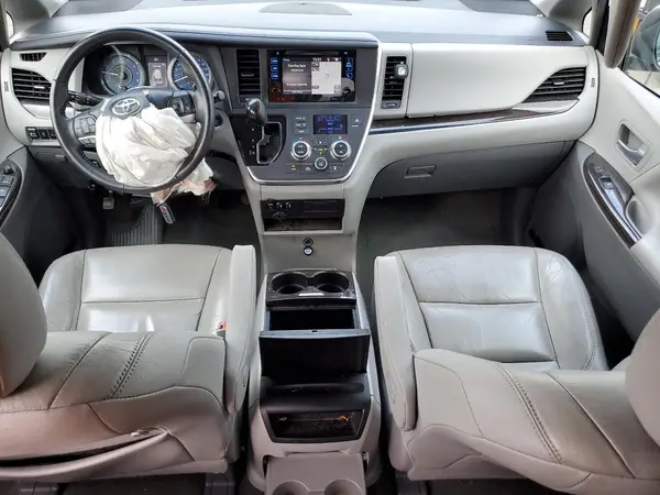 5TDDZ3DCXHS166483 2017 TOYOTA SIENNA - Image 8