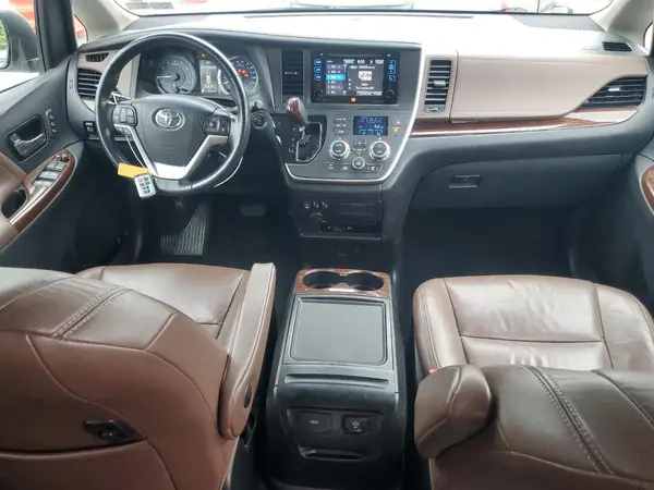 5TDDZ3DCXHS166855 2017 TOYOTA SIENNA - Image 8